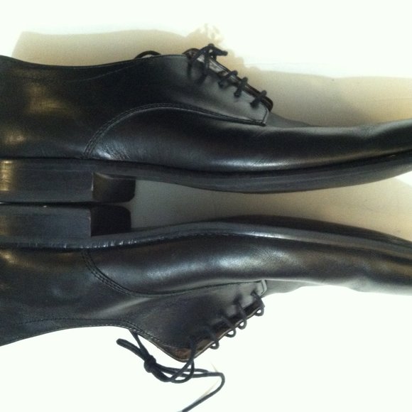 BANANA REPUBLIC MENS PRE-OWNED BLACK ITALIAN LEATHER DRESS SHOES SIZE: 10.5M BANANA REPUBLIC MENS PRE-OWNED BLACK ITALIAN LEATHER DRESS SHOES SIZE: 10.5M